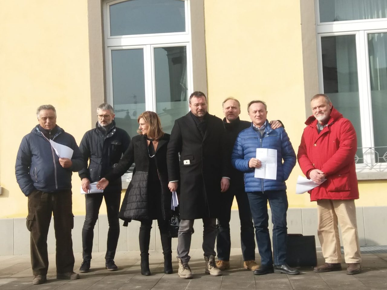 Cade il sindaco a Capriolo, dimissioni in massa dei consiglieri