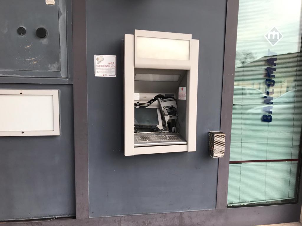 Bancomat esploso alla filiale Mps di Borgosatollo FOTO
