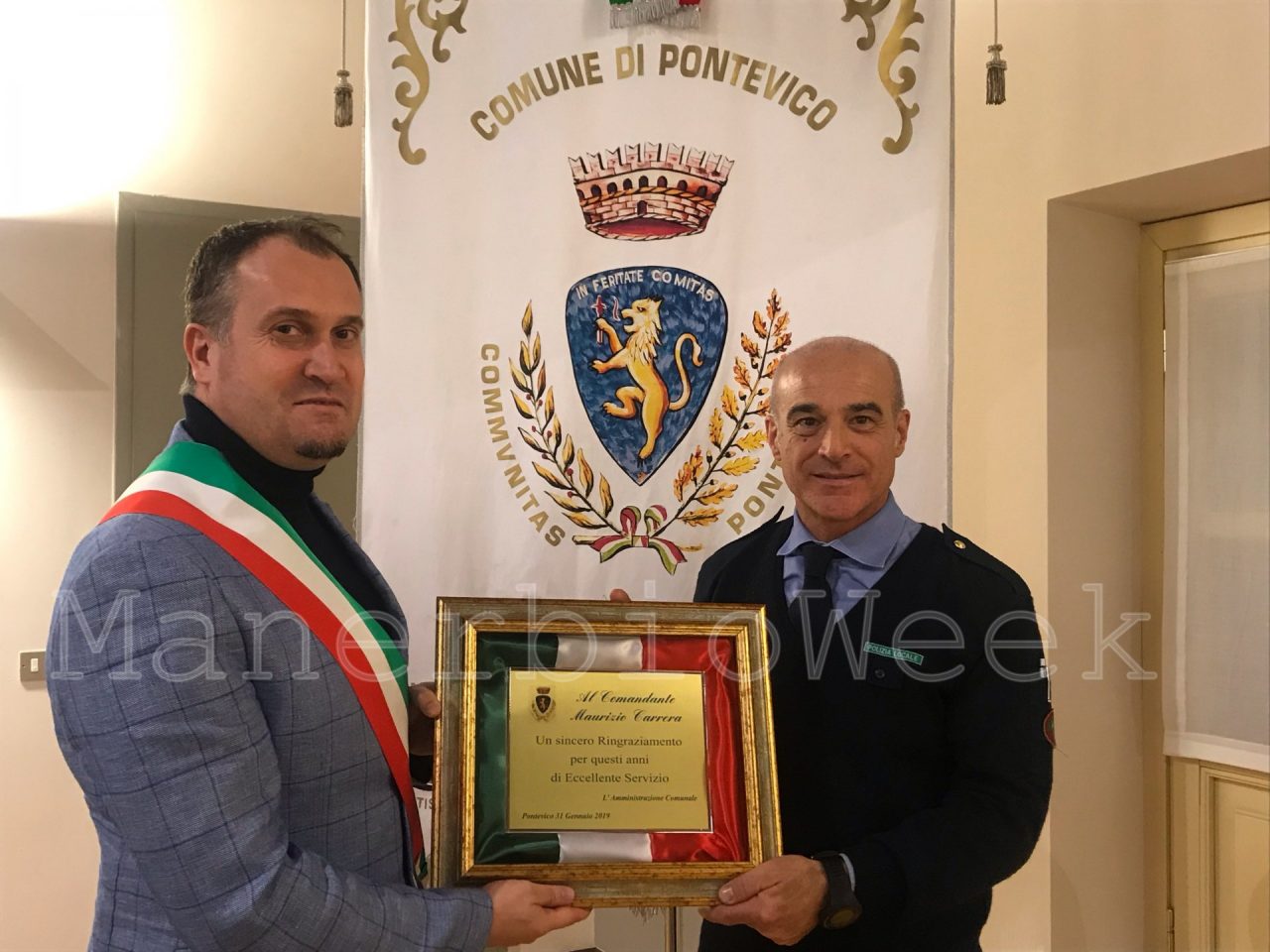 Pontevico ringrazia con una targa il Comandante Carrera