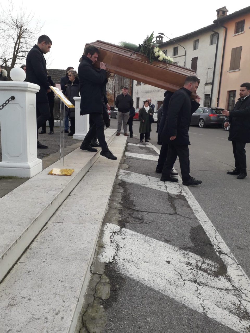 Ultimo saluto al dottor Giuliano Pezzola