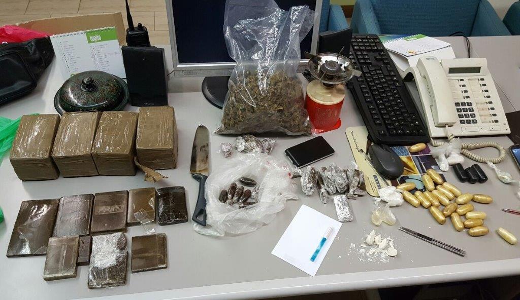 Arrestati pusher, nascondevano in casa hashish e cocaina