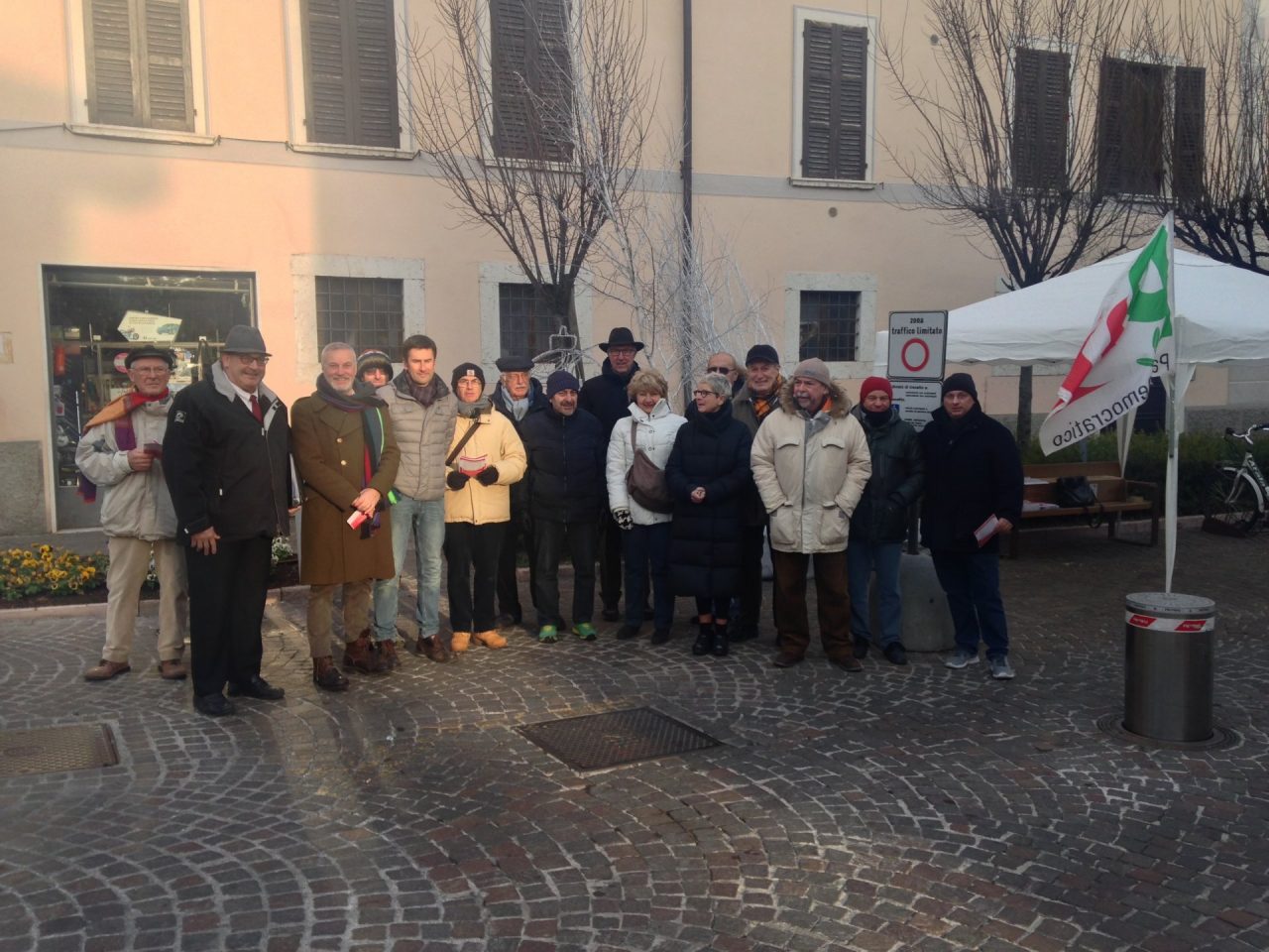 Il Pd è sceso in piazza anche a Salò