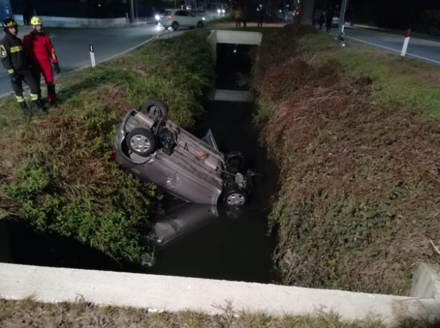Aggiornamento auto ribaltata a Manerbio: illesa la donna di 80 anni
