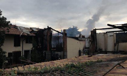 Incendio a Rovato: deposito a fuoco e un ustionato FOTO