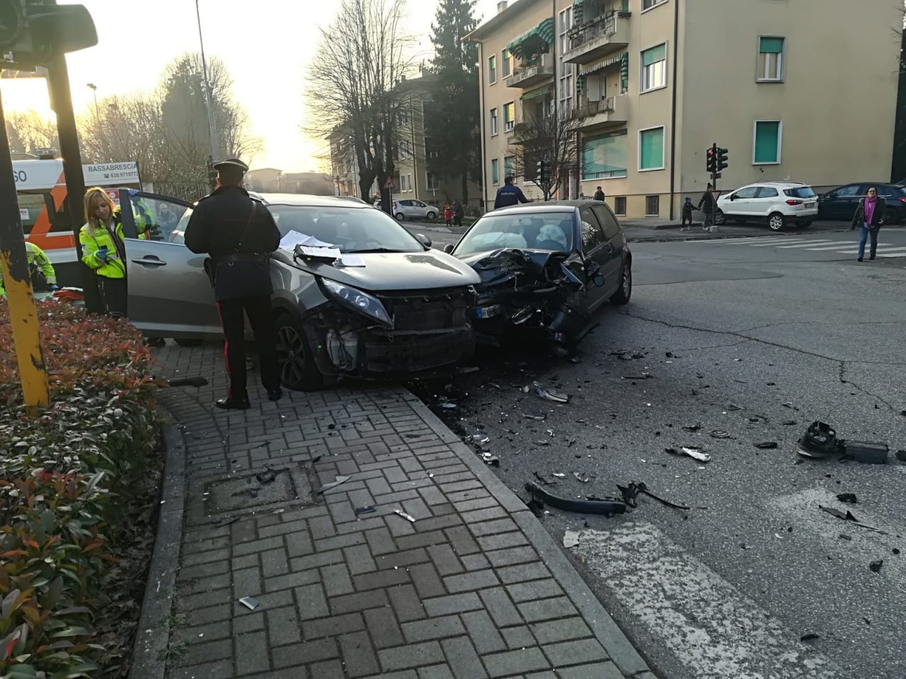 Scontro fra due auto: paura in via Verdi a Manerbio