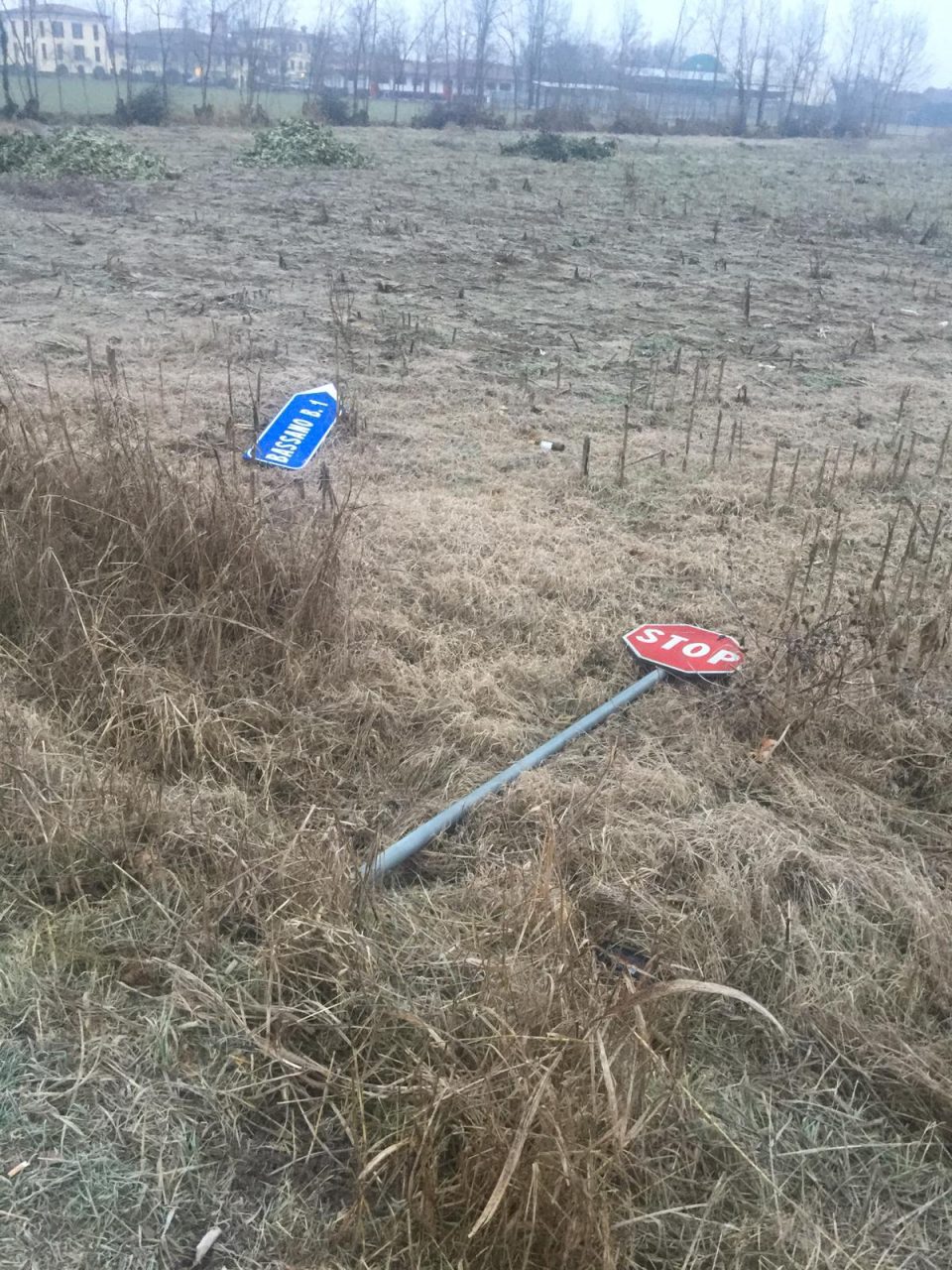 Atti vandalici a Bassano Bresciano: divelti alcuni cartelli