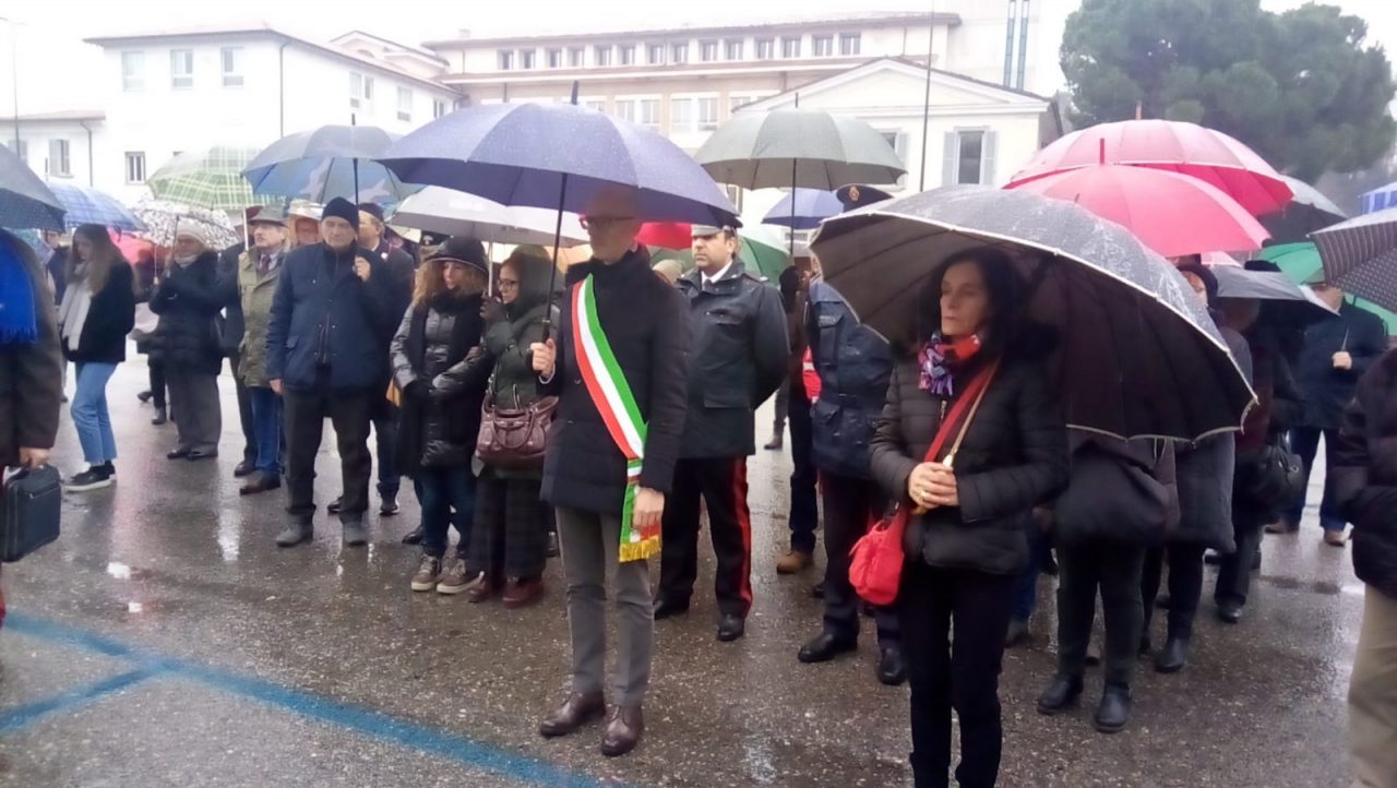 Dieci colpi di sirena per omaggiare le vittime a Palazzolo