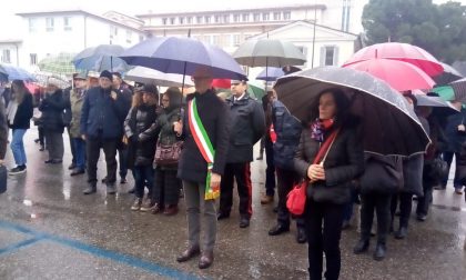 Dieci colpi di sirena per omaggiare le vittime a Palazzolo