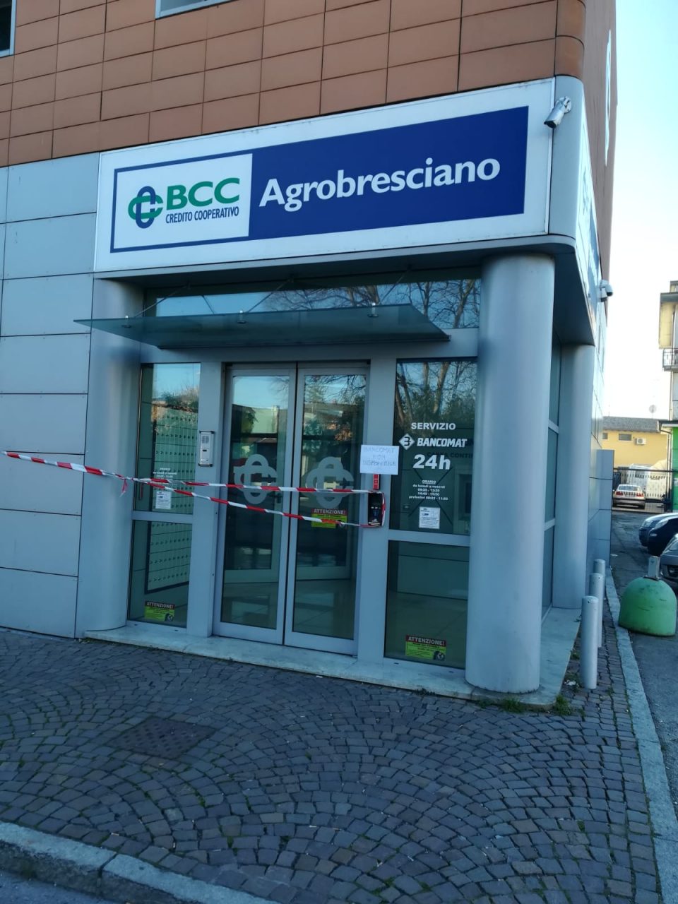 Ladri professionisti fanno esplodere il bancomat a Ghedi