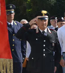Antonio Colabella posa la divisa con il grado di Luogotenente Carica Speciale