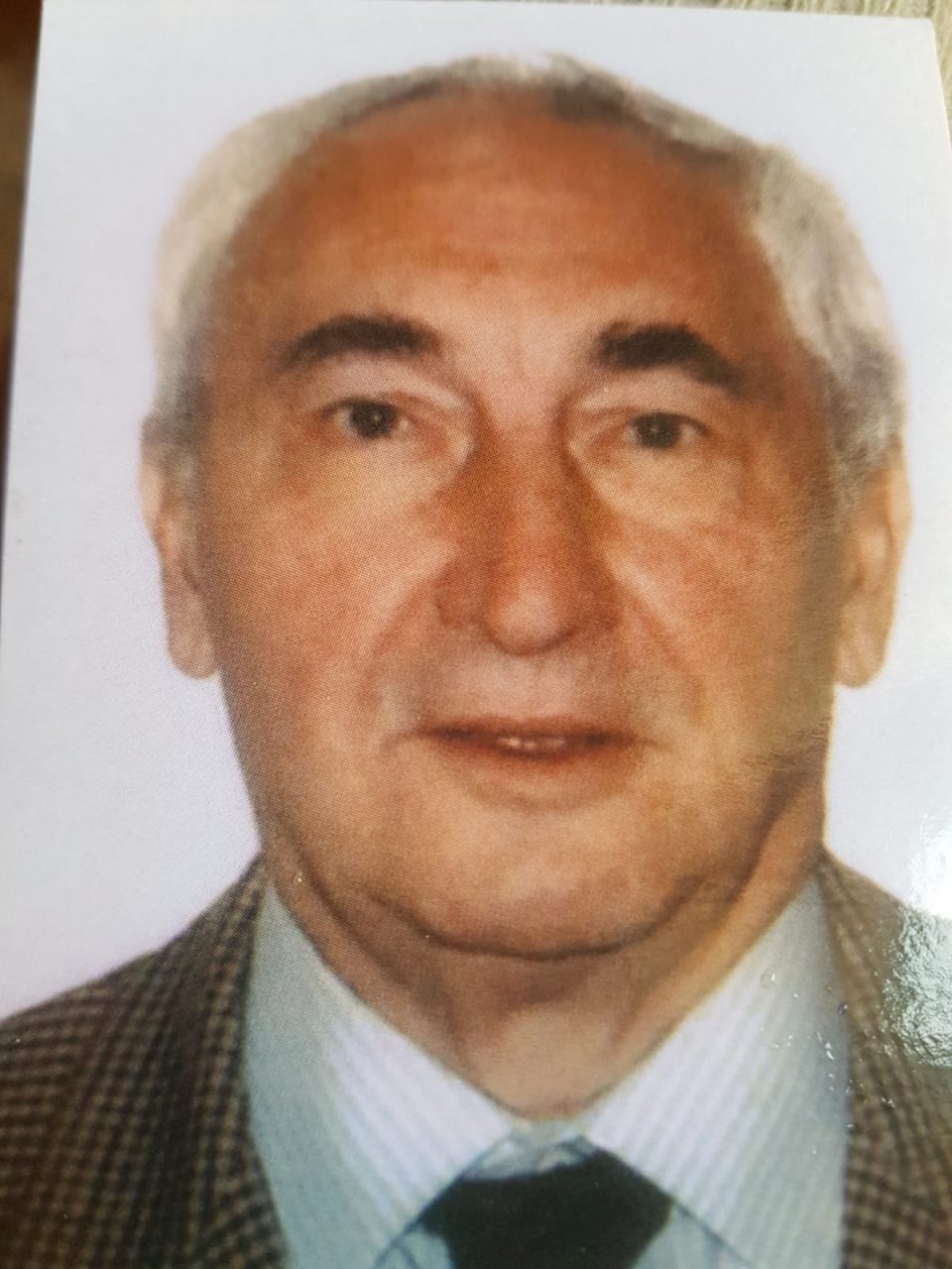 Lascia due milioni e mezzo e 94 quadri a parenti, amici e Comune