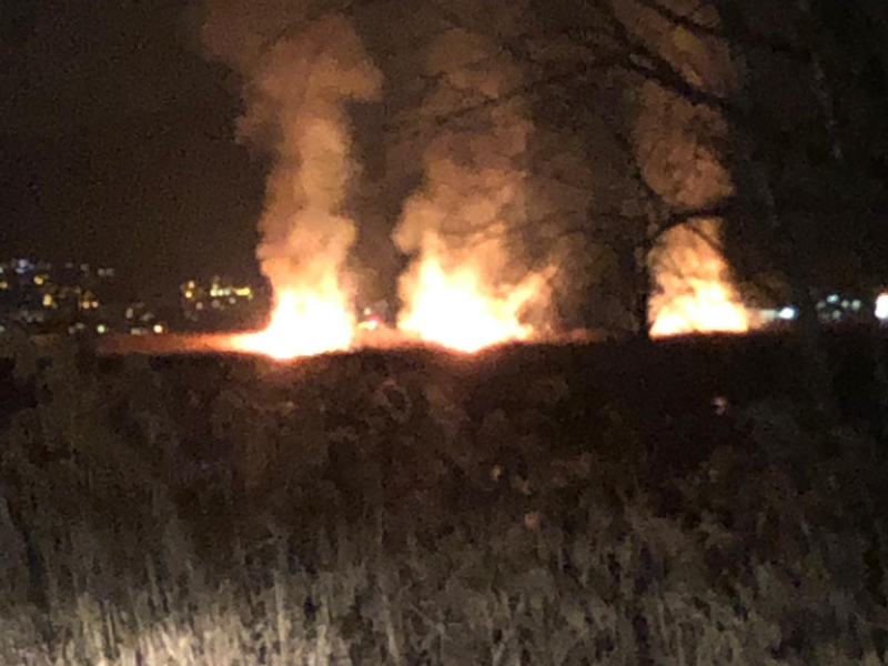 Bruciano le lamette: a fuoco il canneto delle Torbiere VIDEO