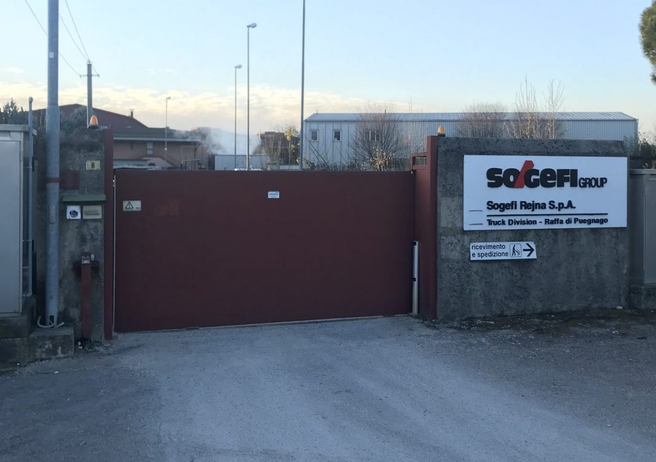 15 persone coinvolte in un incendio a Puegnano