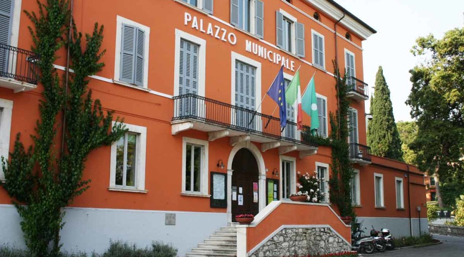 Depositate 250 firme contro l’isola pedonale, la replica del sindaco