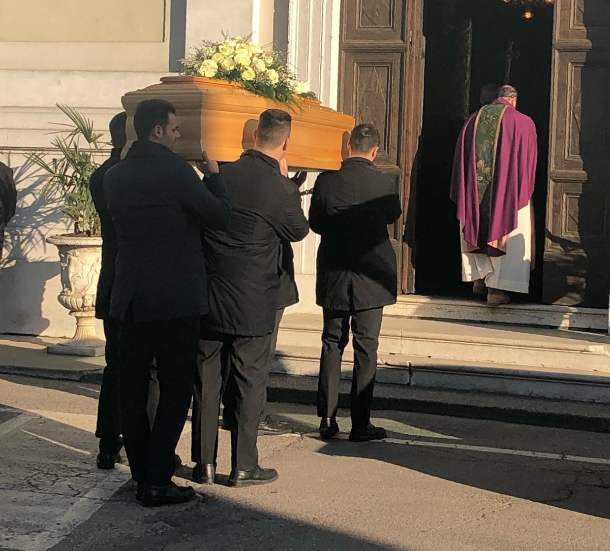 L’ultimo saluto di Corticelle a nonna Marta