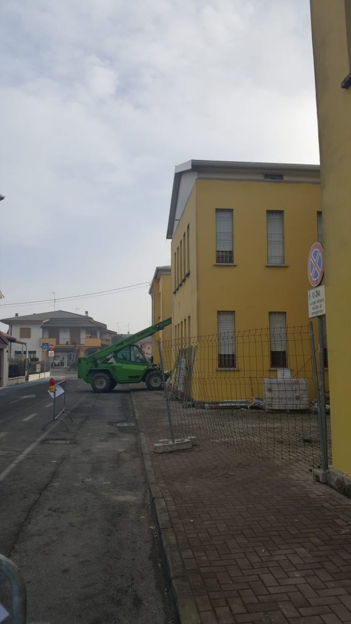 Polemica sul rifacimento dei bagni alla primaria di Montirone