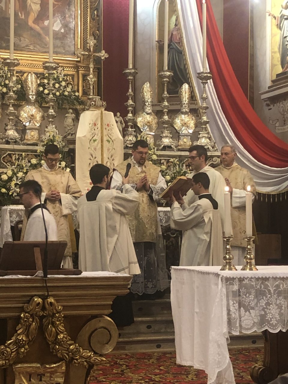 Mairano in festa per don Erasmo Fierro