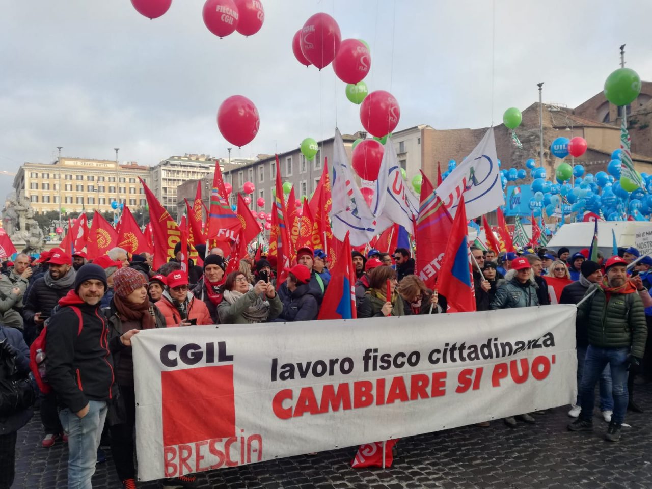 Sindacati uniti in piazza a Roma: 1000 manifestanti da Brescia VIDEO