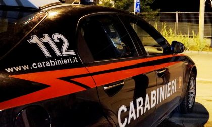 Picchia e ferisce i carabinieri: in manette un 26enne