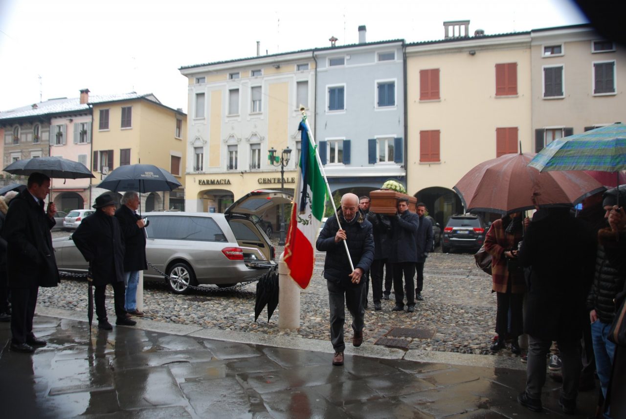 L’ultimo saluto di Orzinuovi a Ulrico Sareni