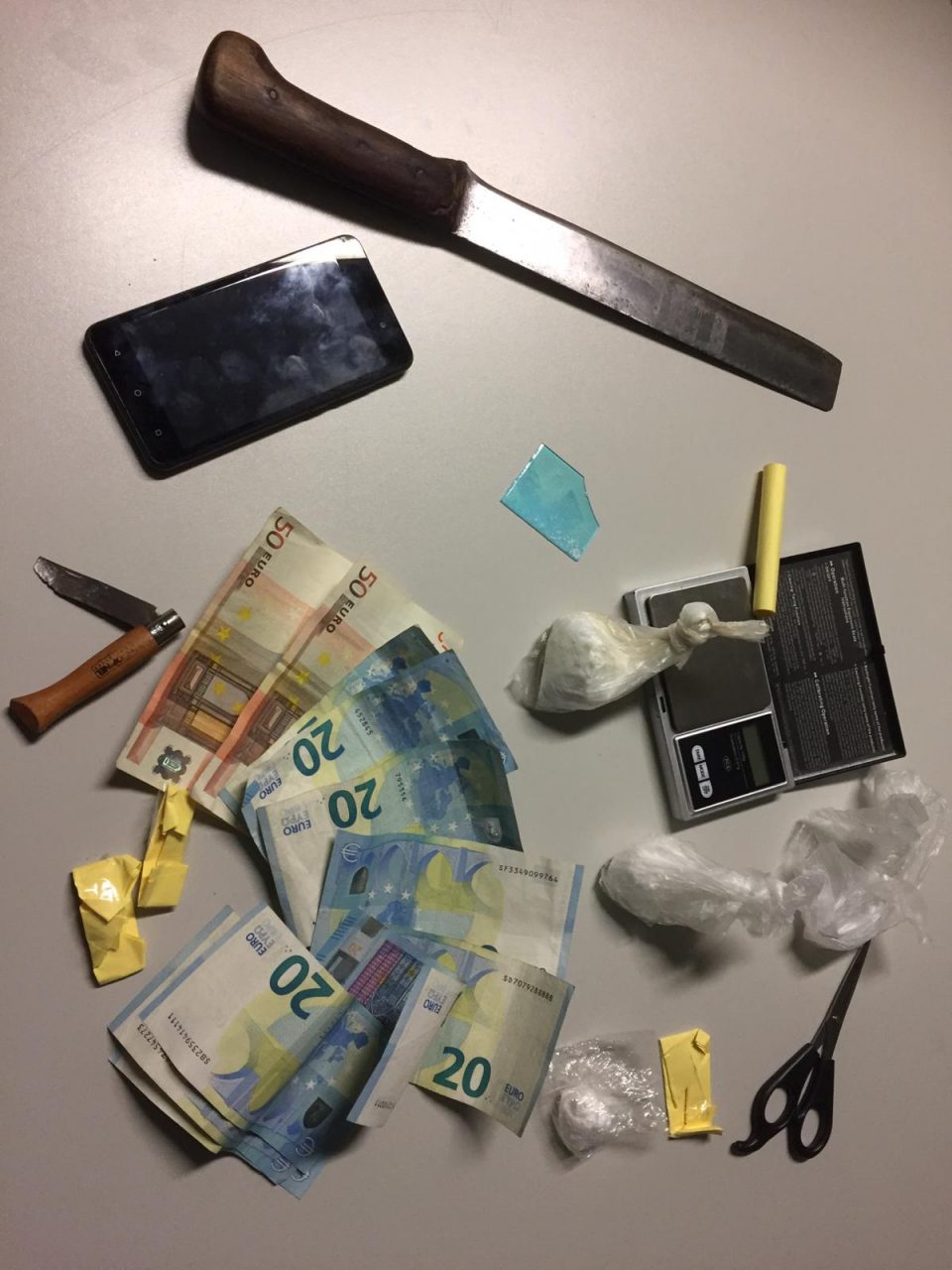 Spaccio a Lograto, un arresto e una denuncia di figlio e padre