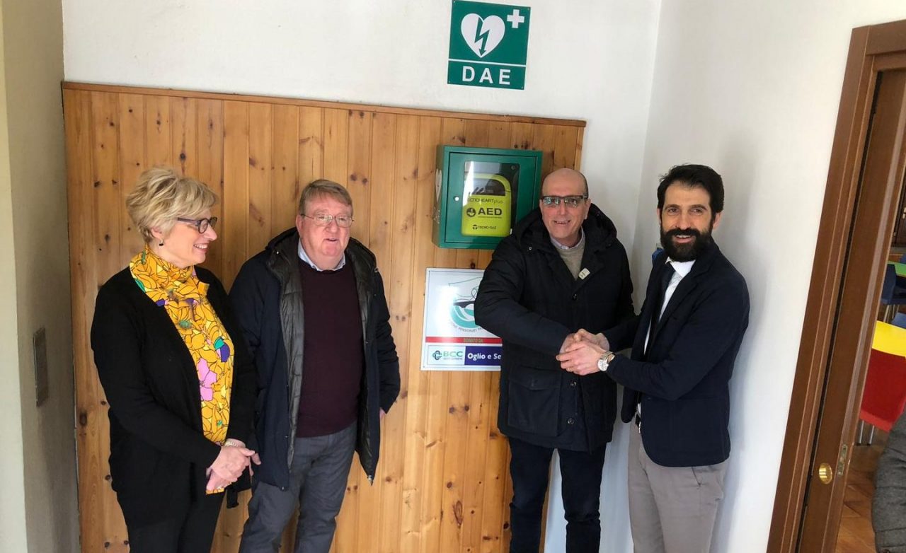 Nuovo defibrillatore a Palazzolo grazie a una donazione