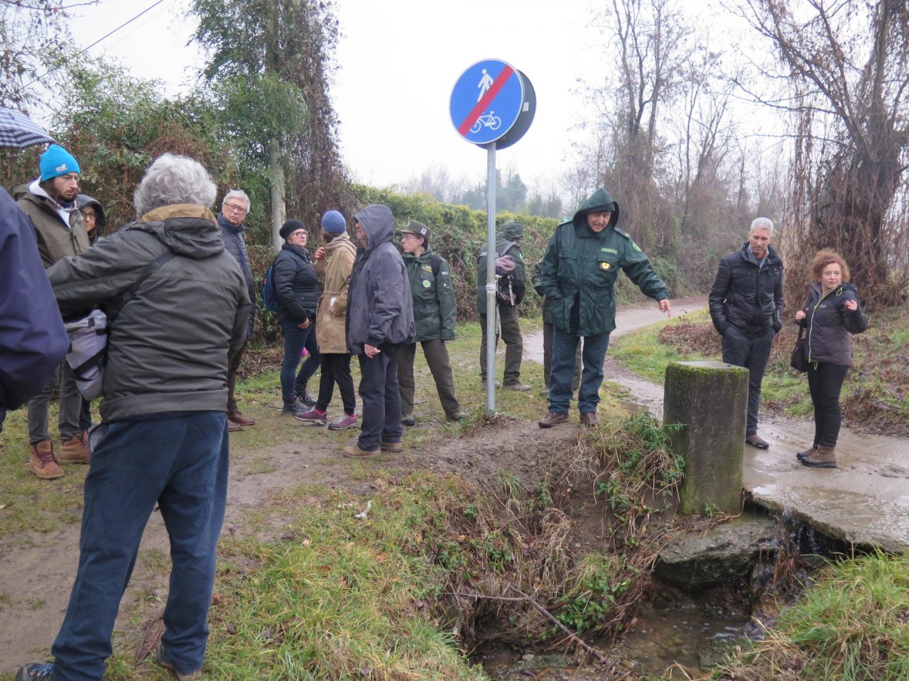 Canali inquinati che sfociano nella Riserva delle Torbiere del Sebino