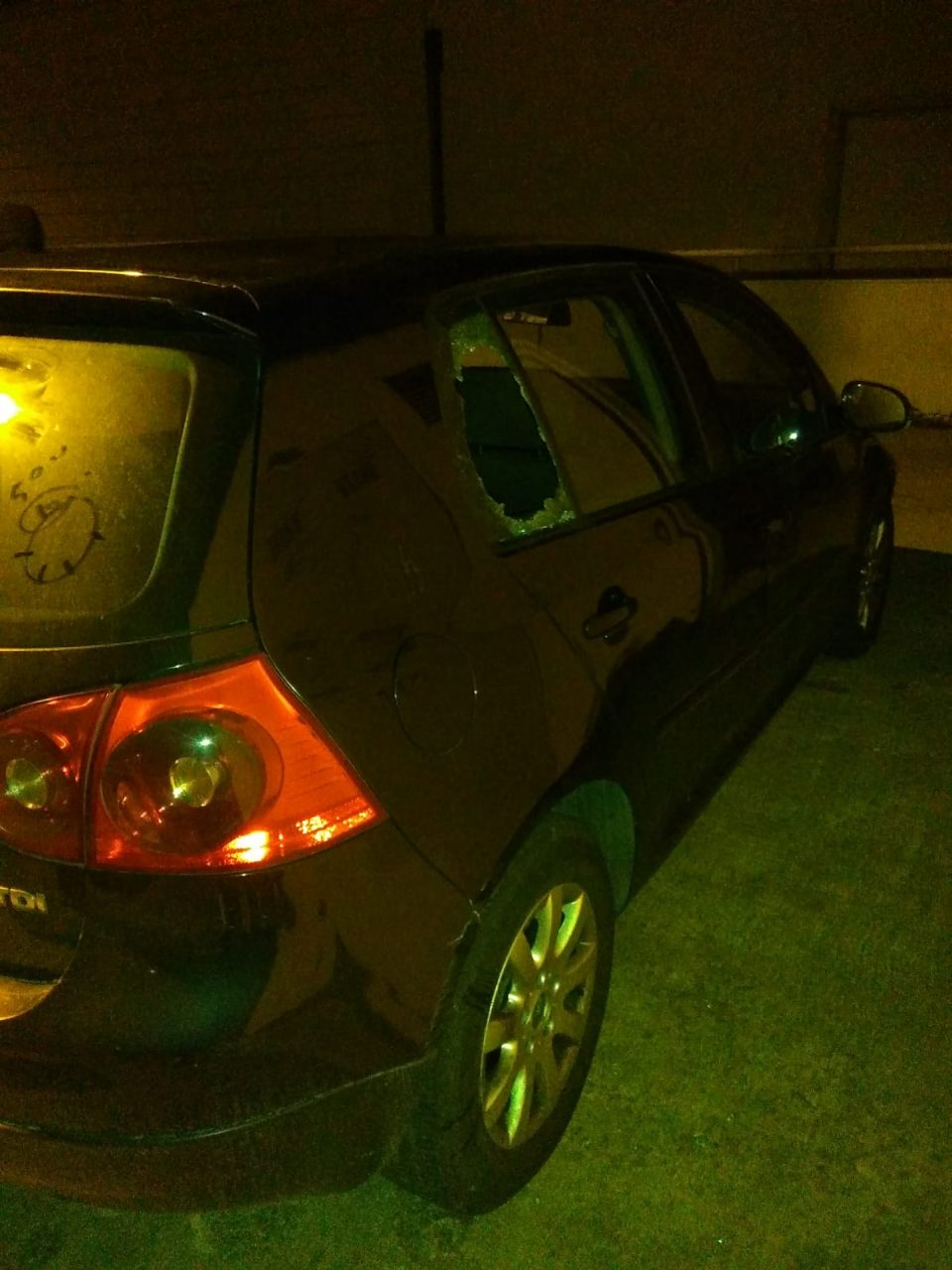 Auto danneggiate in piazza del Granaio a Chiari: intervenuti i carabinieri