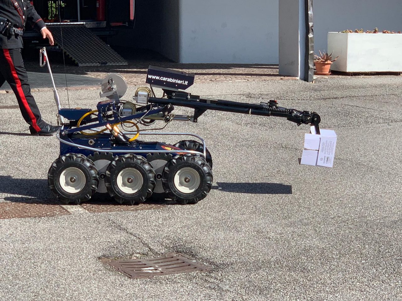 Artificieri a Cologne per insegnare i pericoli dei petardi