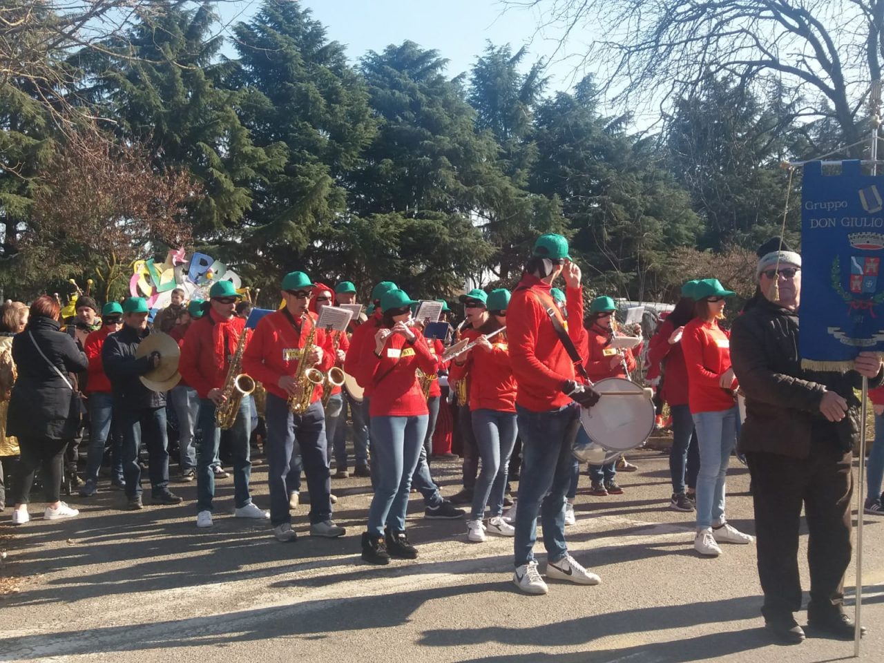 Grande sfilata di gruppi mascherati, a Corte Franca è già Carnevale