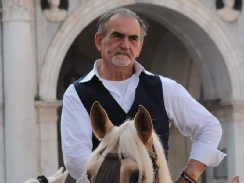 Domani l’addio a Valentino: “ora galoppa in paradiso”