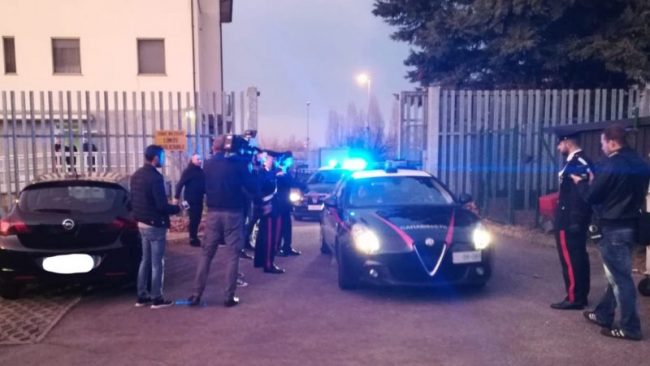 Ha ucciso l’ex suocero per presunti abusi sulla figlia: accolto dagli applausi