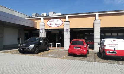 Svaligiato negozio di abiti da sposa, la rabbia della titolare in un VIDEO