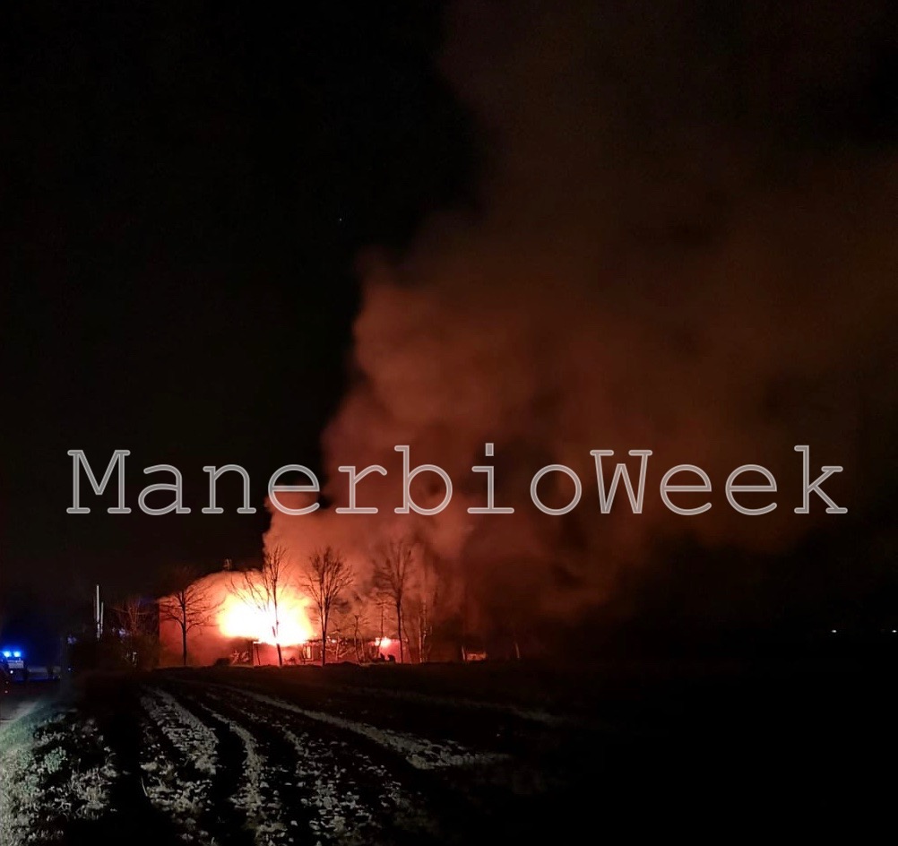 Casa in fiamme in campagna a Pontevico