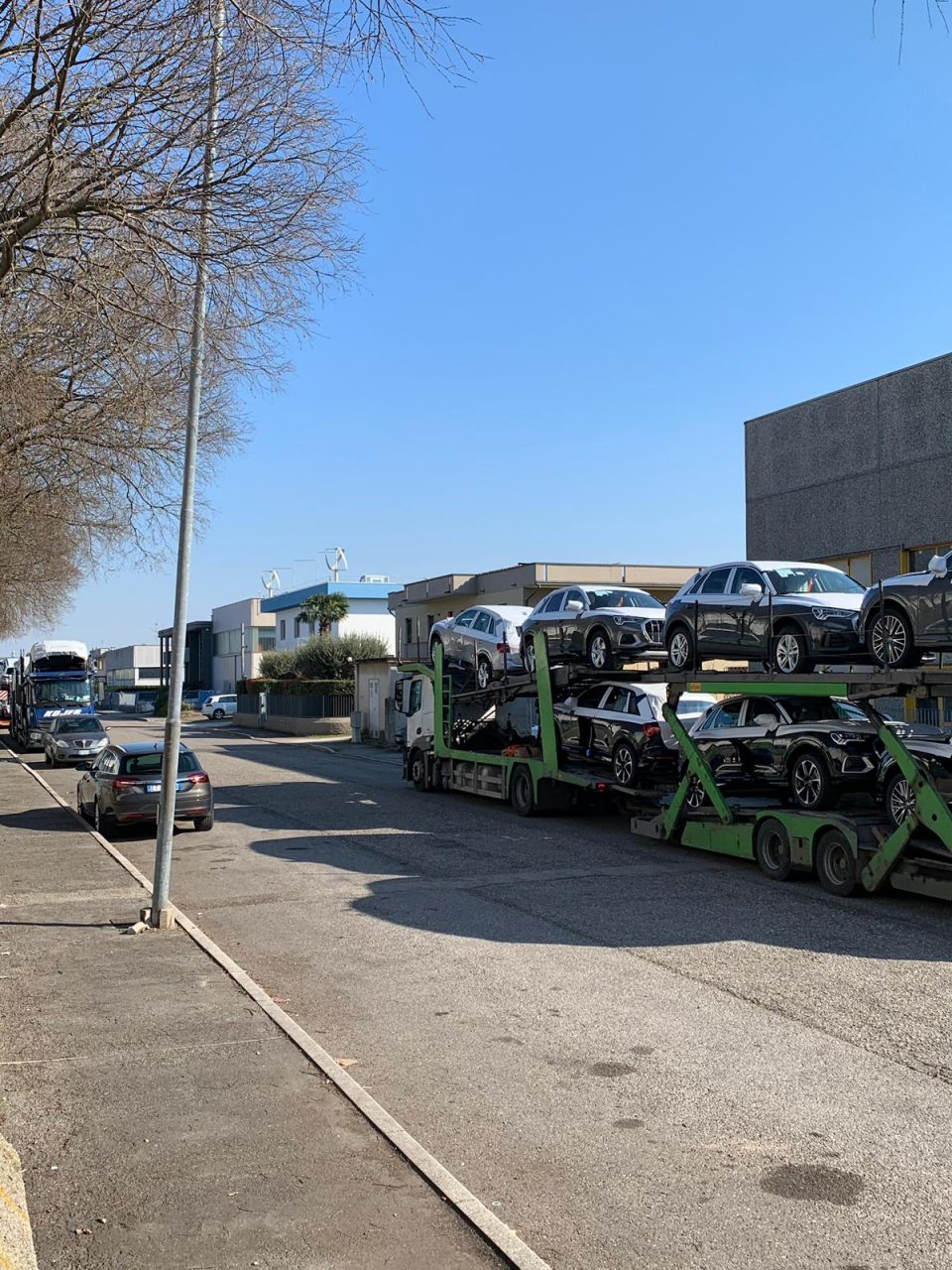 Ancora camion in zona industriale