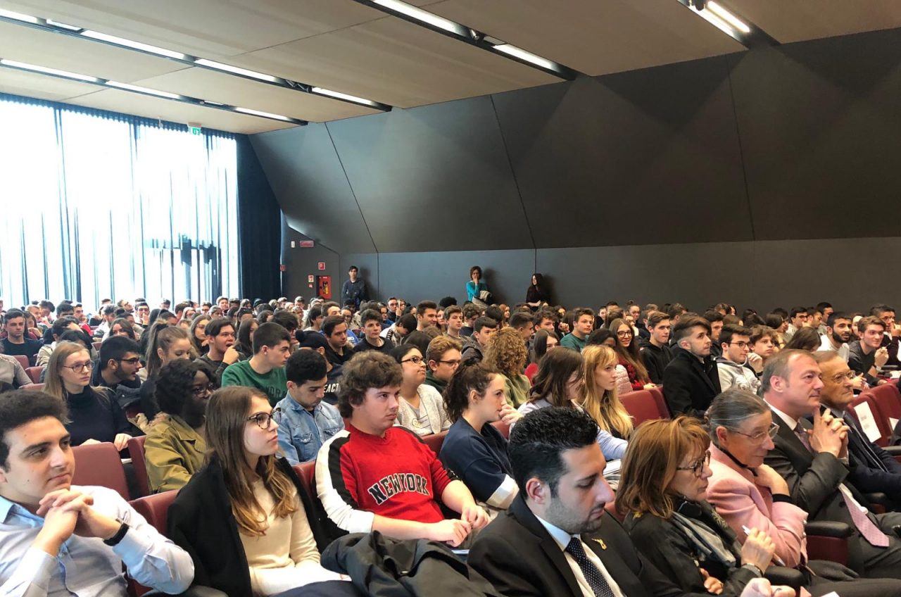 Leno, i ragazzi del Capirola alle prese con la politica