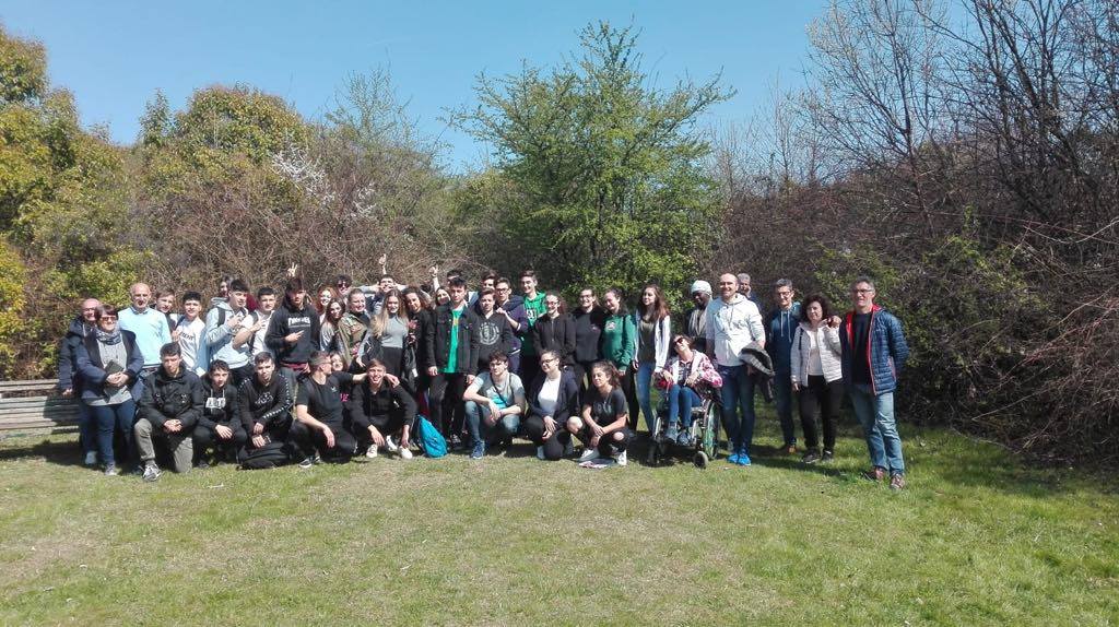 Gli studenti del Don Milani di Montichiari in visita oggi al “Bosco delle Querce”