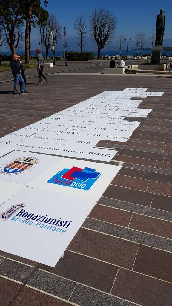 Flash mob a Desenzano in occasione dei 200 anni dell’Infinito di Leopardi