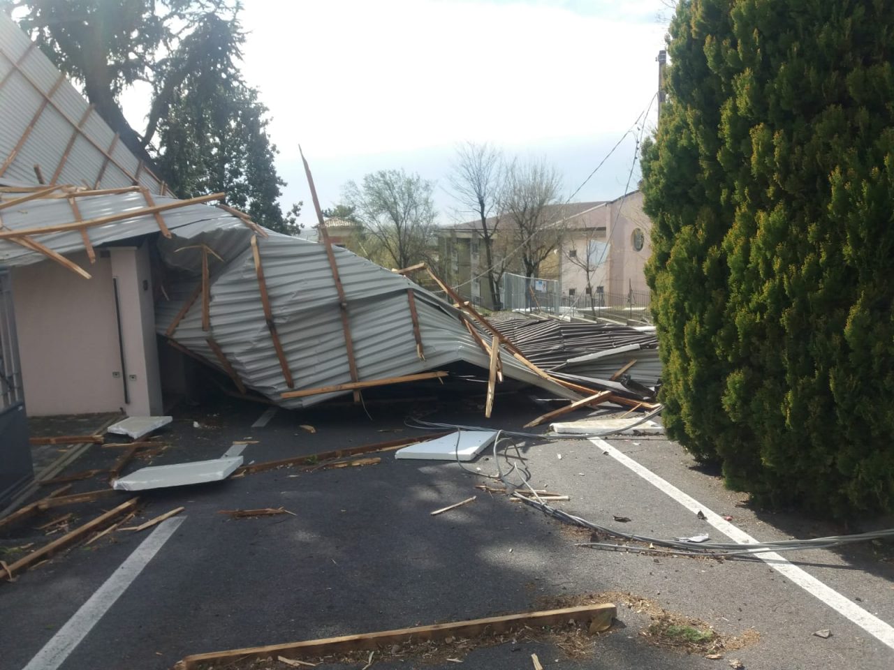 Tromba d’aria a Castiglione, danni alle scuole Belvedere