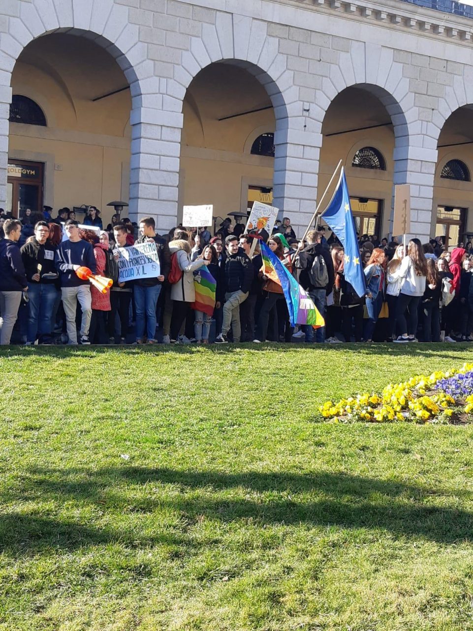 I giovani bresciani in piazza per il clima