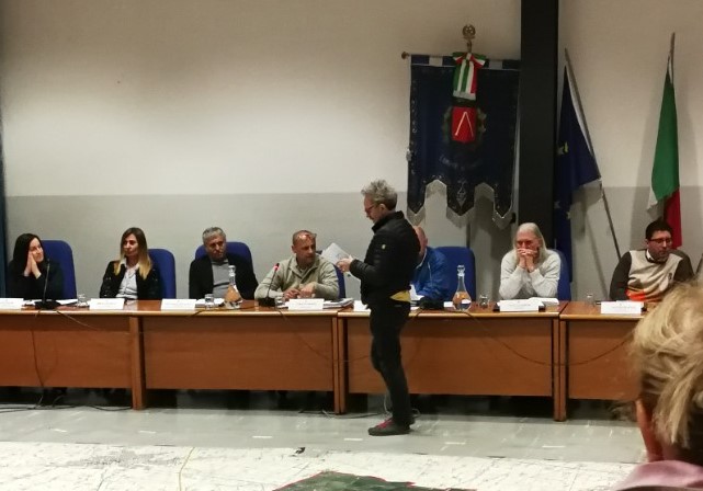 Animali impagliati negli spazi per bambini, polemica a Ghedi