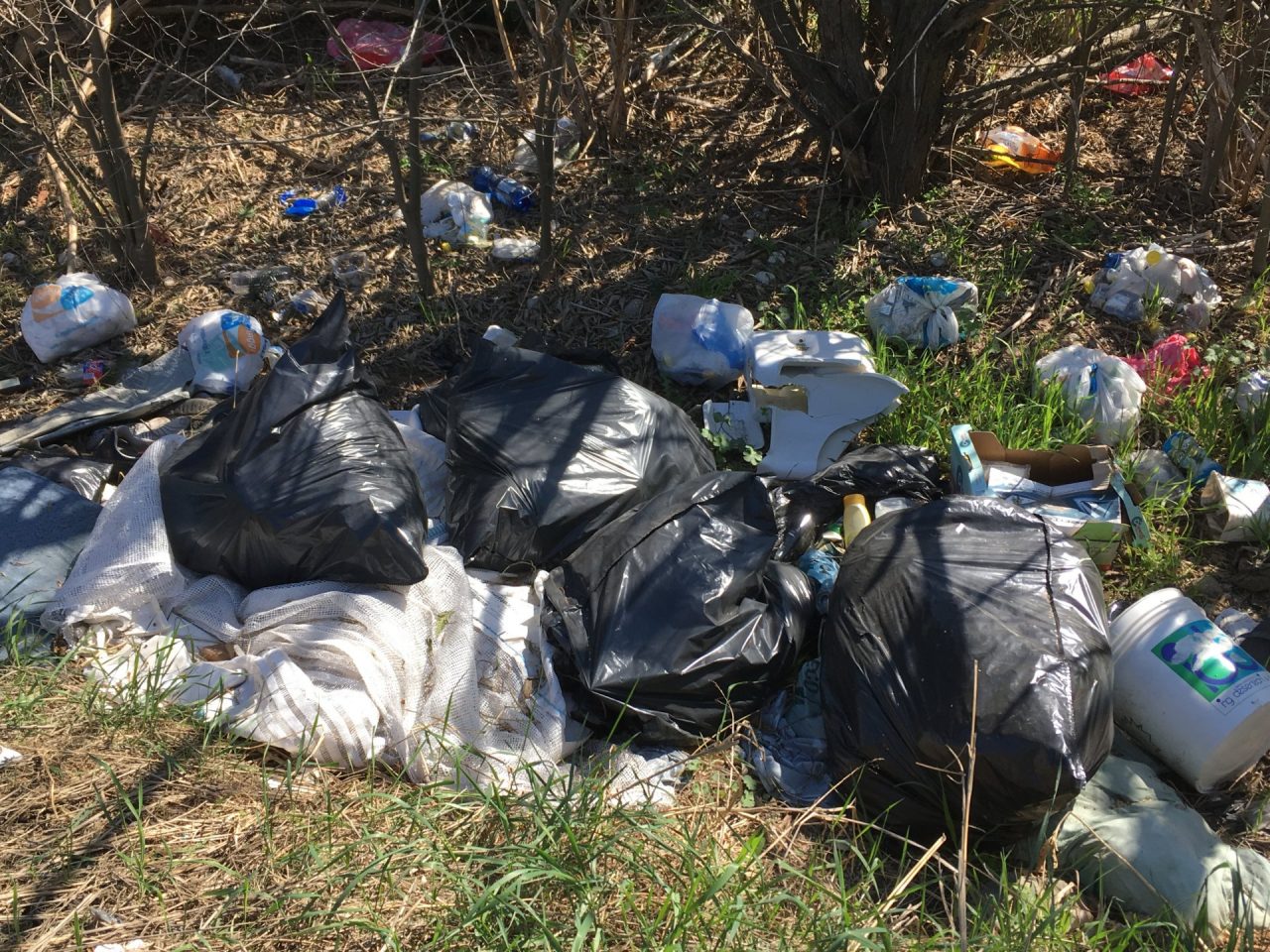 Continua l’abbandono dei rifiuti a Castiglione