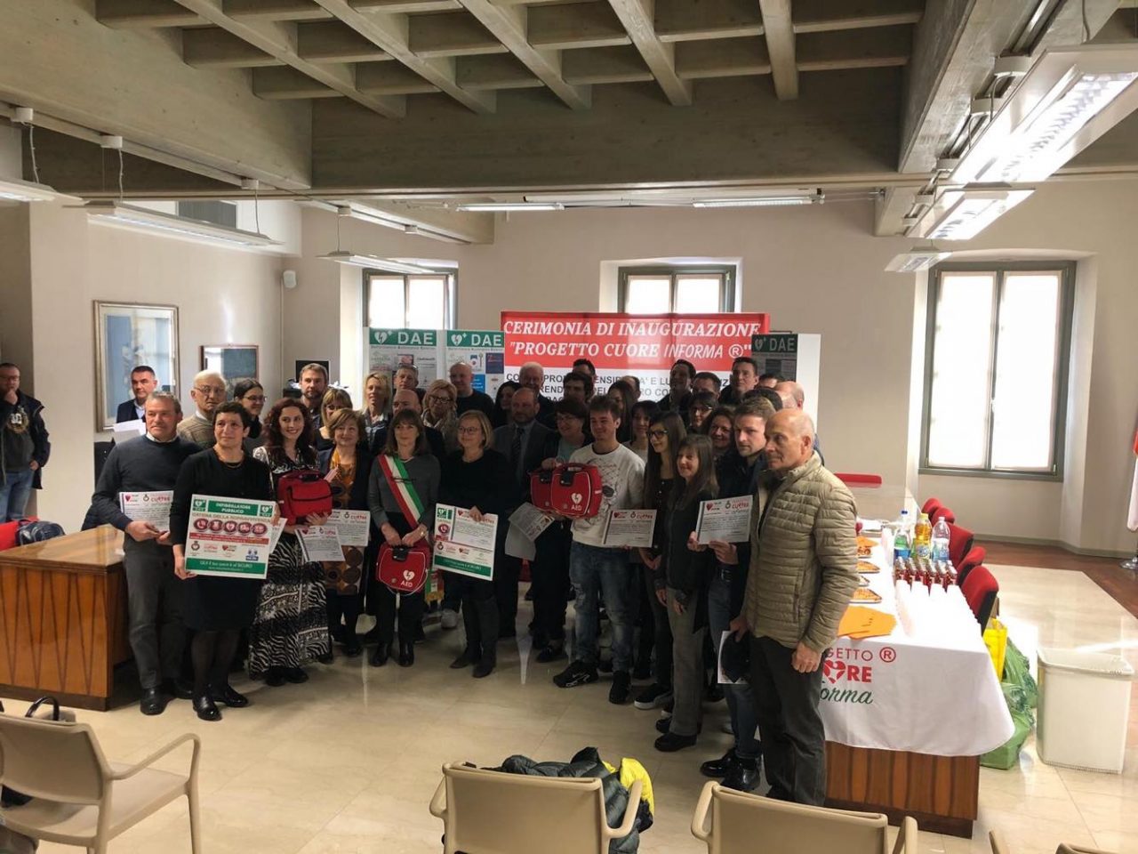 Sei defibrillatori a Iseo e frazioni grazie a una rete di solidarietà FOTO