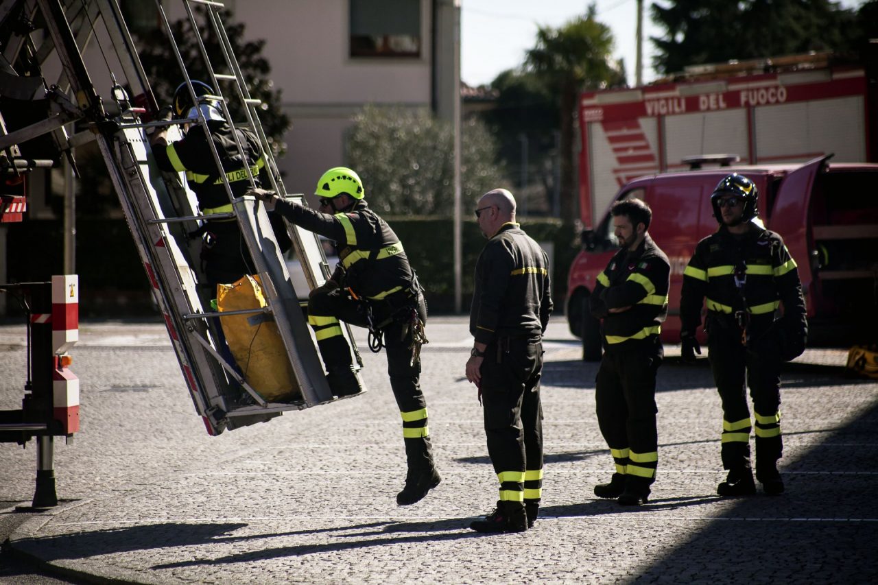 La lastra della torre è volata sopra Provezze