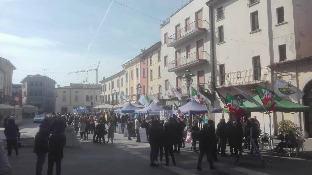 La campagna elettorale a Montichiari entra nel vivo: centro colorato di gazebi