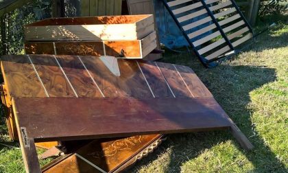 Scambia il parco giochi di Salò per una discarica