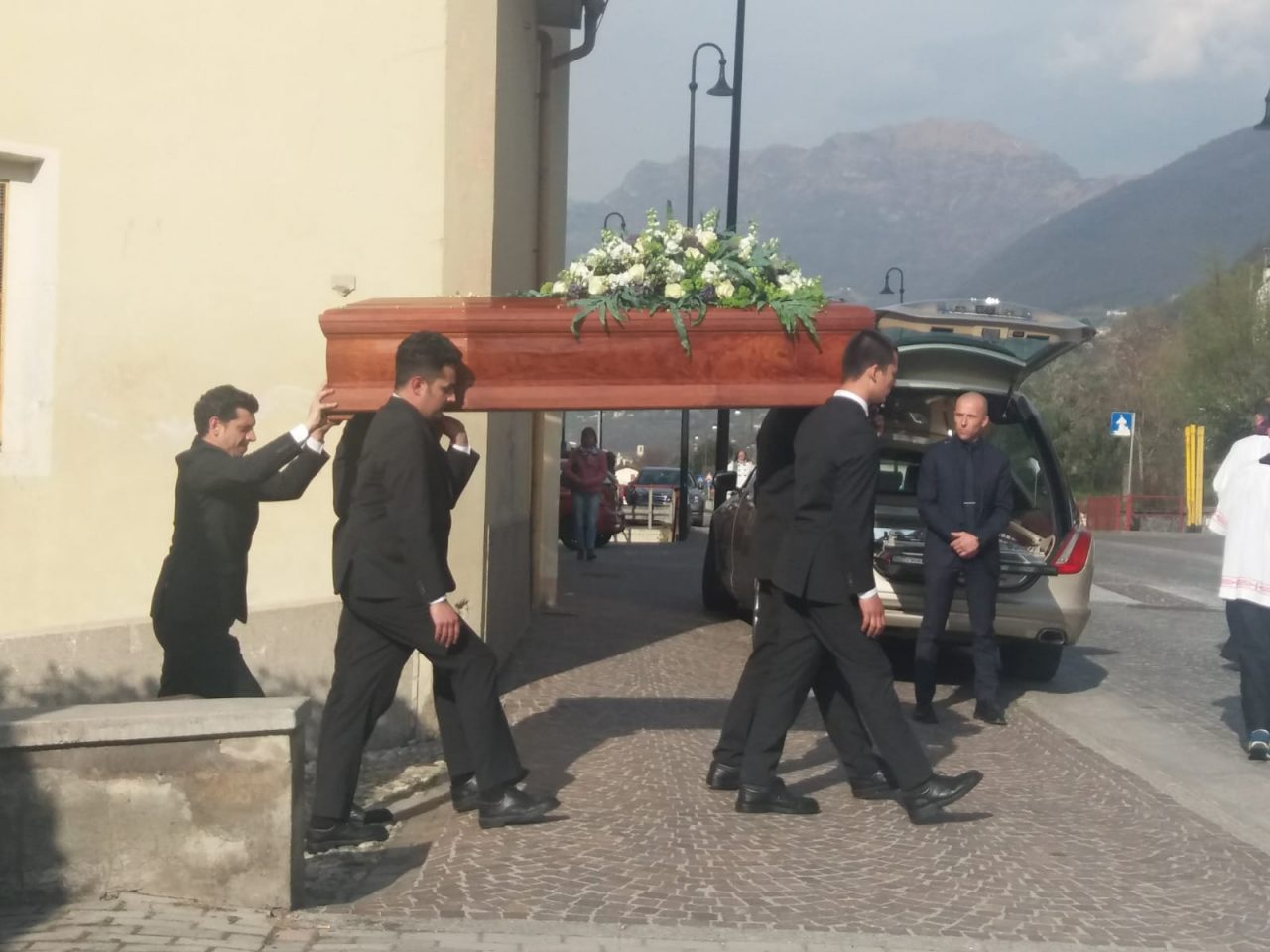 Chiesa gremita per l’ultimo saluto al centauro Guerini