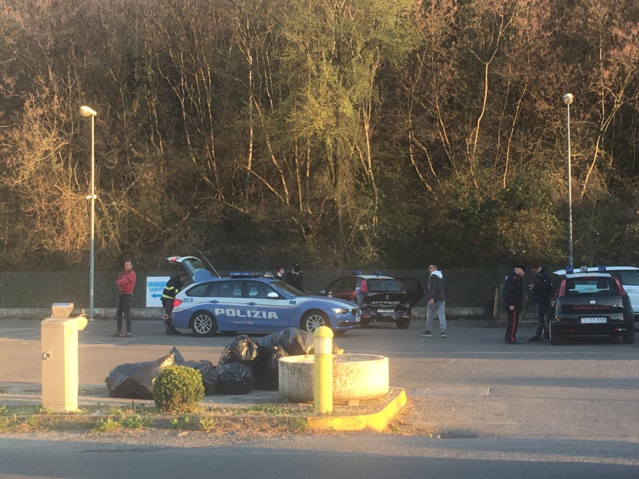 Camion tampona un’auto e i carabinieri a Clusane