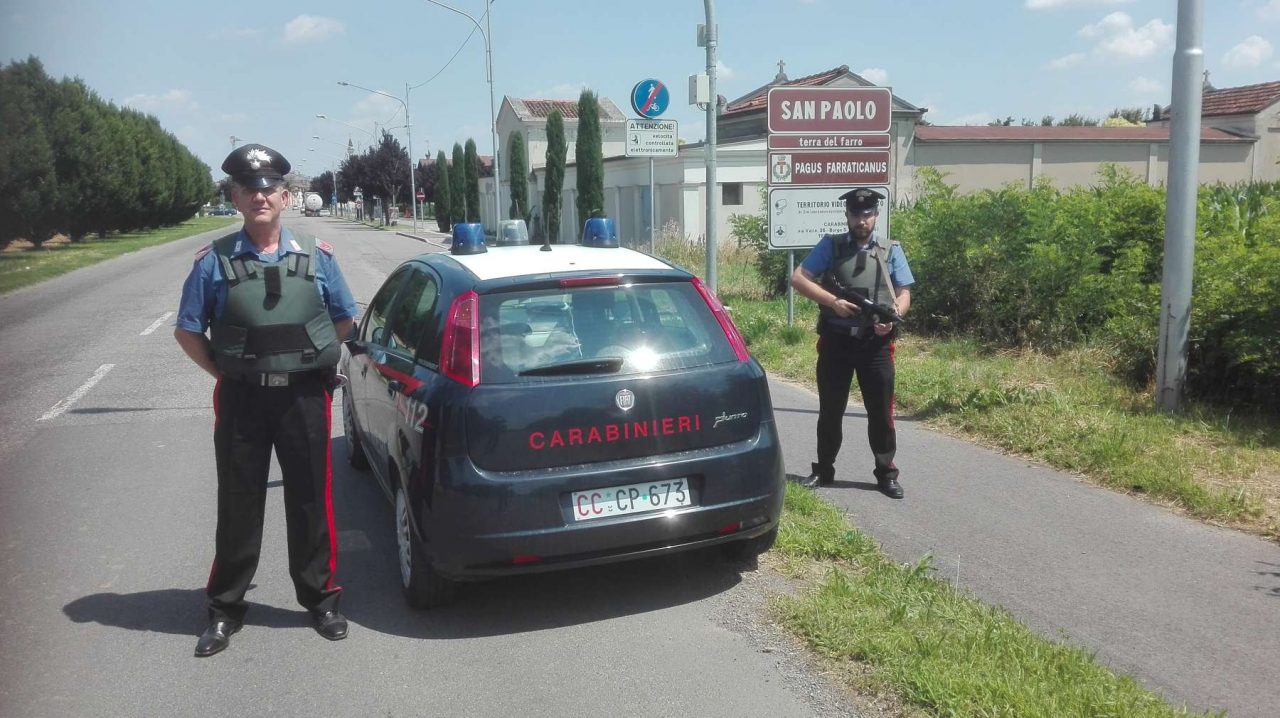 Aveva lasciato i figli in macchina per giocare alle slot e la moglie a prostituirsi, arriva la condanna