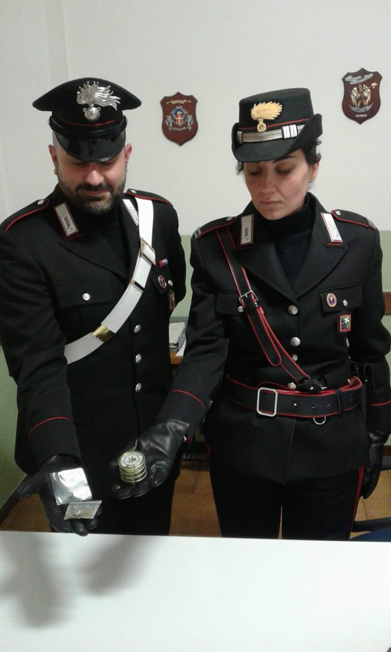 Trovati in possesso di droga, segnalati due giovani